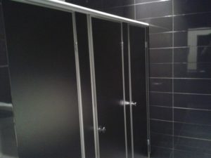 Сантехнические перегородки черные в кольцово
