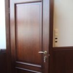 Шпонированные двери в кабинет переговорной
